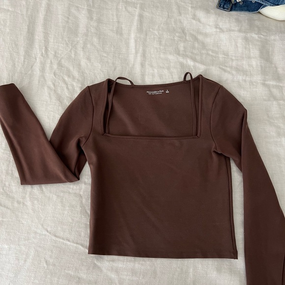 Abercrombie Long Sleeve - Picture 2 of 3